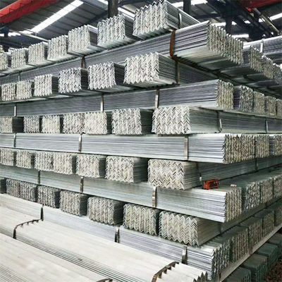 Q235 स्ट्रक्चरल एंगल स्टील इक्वल लेग एंगल 30×30×3 माइल्ड कार्बन स्टील
