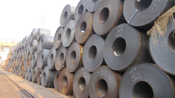 Q235B हॉट रोल्ड कार्बन स्टील कॉइल 600mm चौड़ाई 4m-12m लंबाई